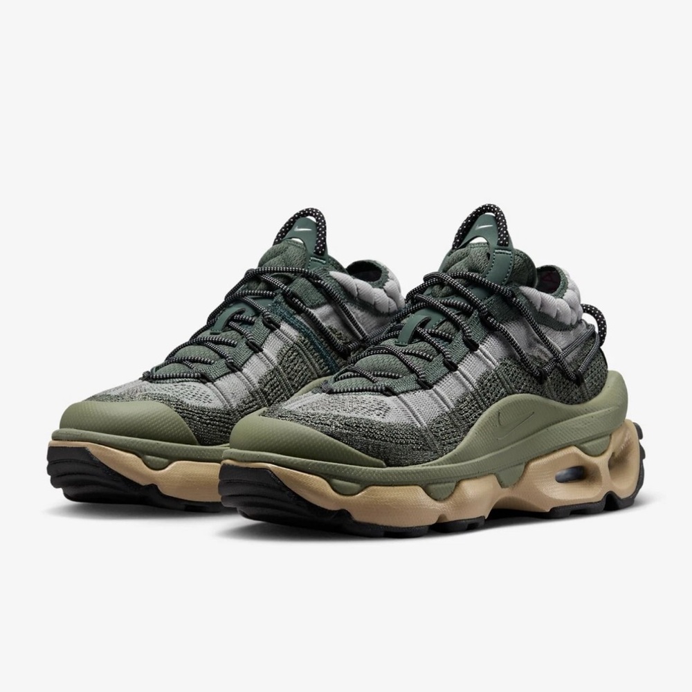 NIB Nike Air Max Flyknit Venture | Vintage Green | Metallic Silver | Khaki 6.5
